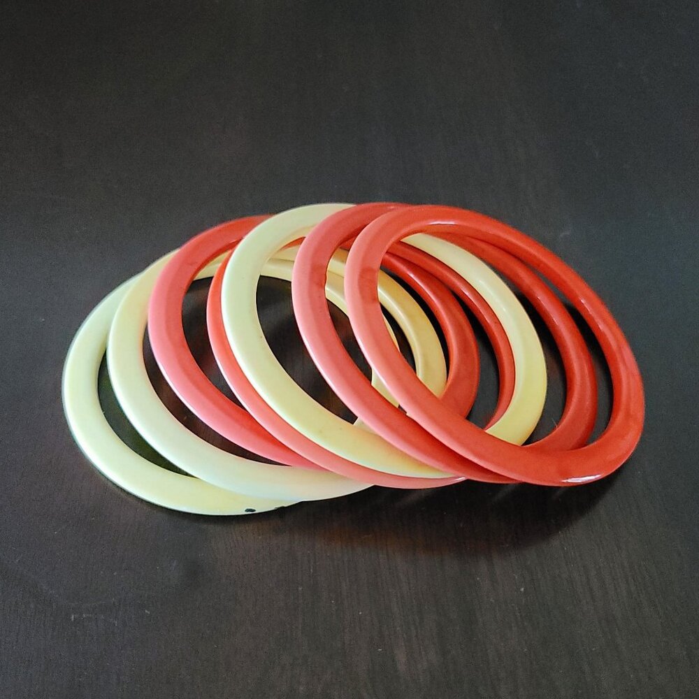Vintage 70s Mod Molded Plastic Bangle Bracelets Set of 7 Peachy Red and Cream Co